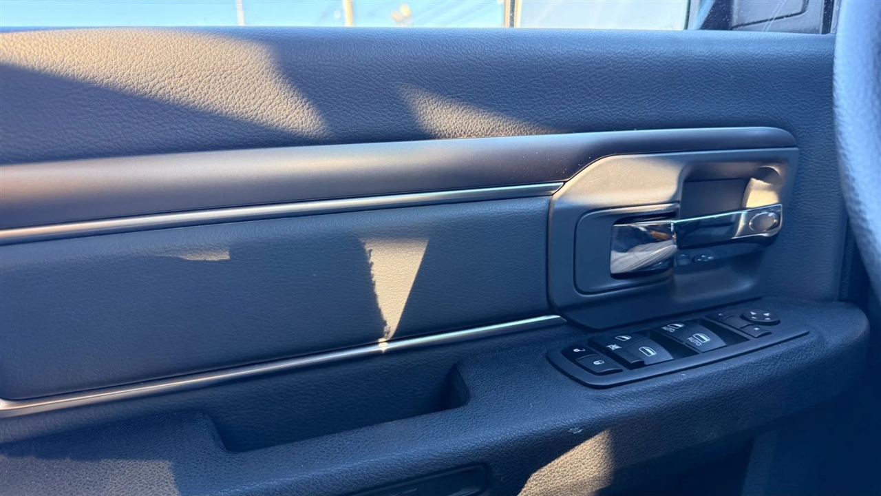 RAM 1500 SLT Quad Cab 4WD 2024