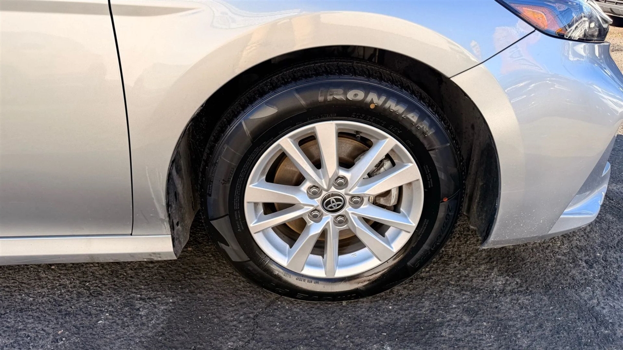 Toyota Camry Hybrid XLE 2025