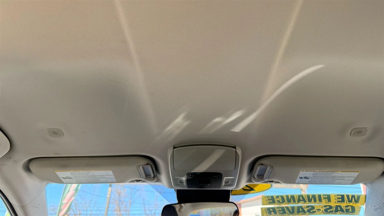 Toyota Camry Hybrid XLE 2025