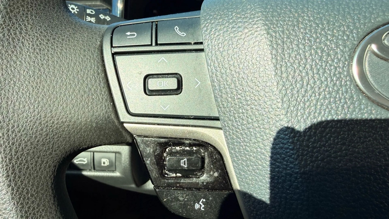 Toyota Camry Hybrid XLE 2025