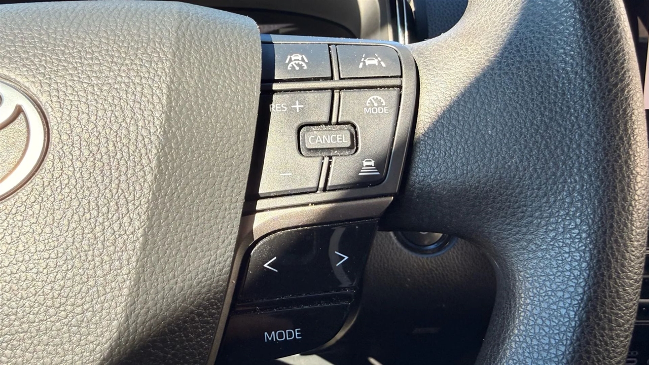 Toyota Camry Hybrid XLE 2025