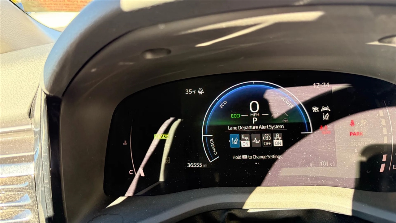 Toyota Camry Hybrid XLE 2025