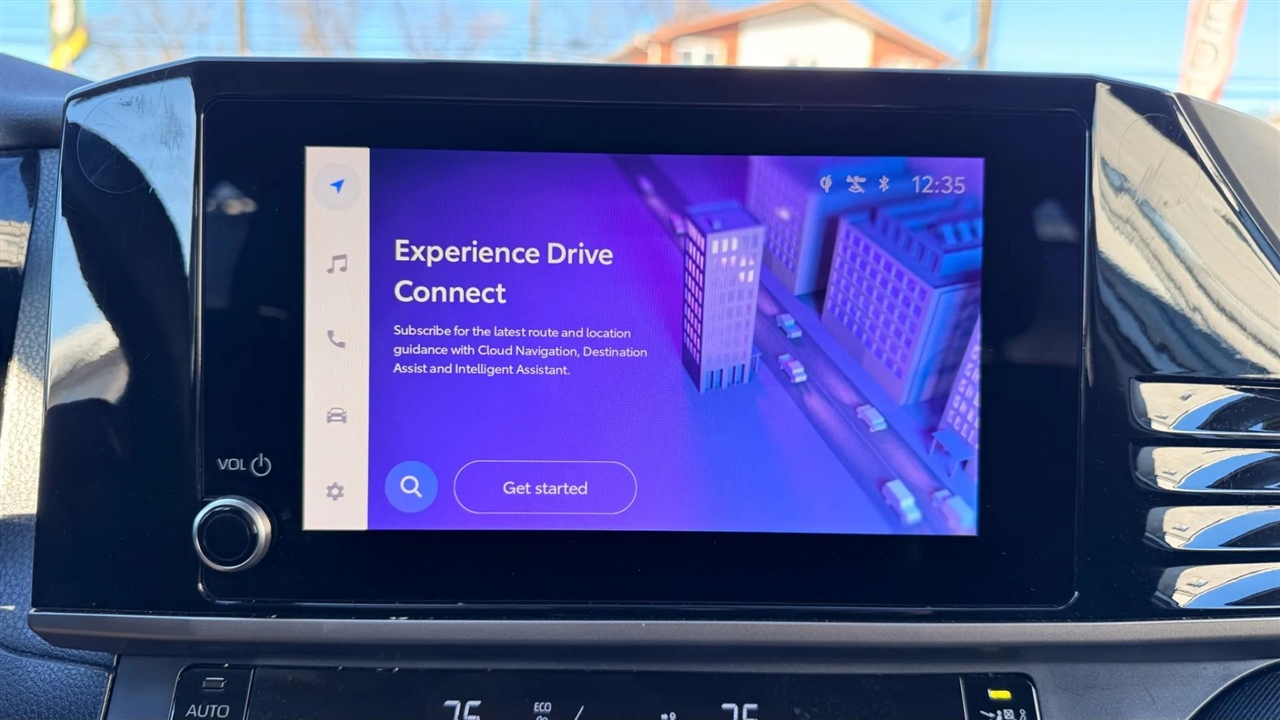 Toyota Camry Hybrid XLE 2025