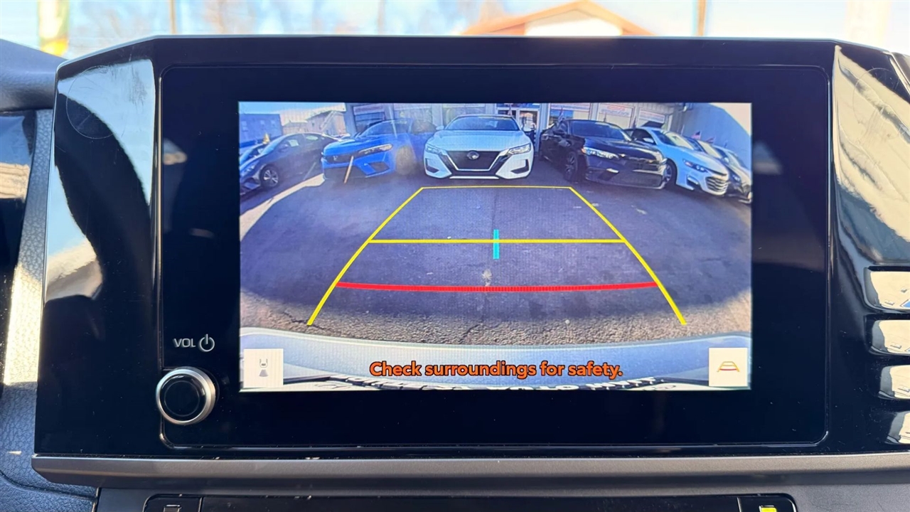 Toyota Camry Hybrid XLE 2025