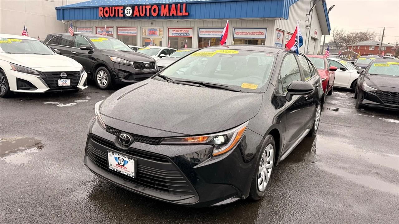 Toyota Corolla LE 2025