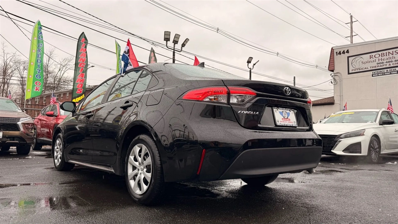 Toyota Corolla LE 2025