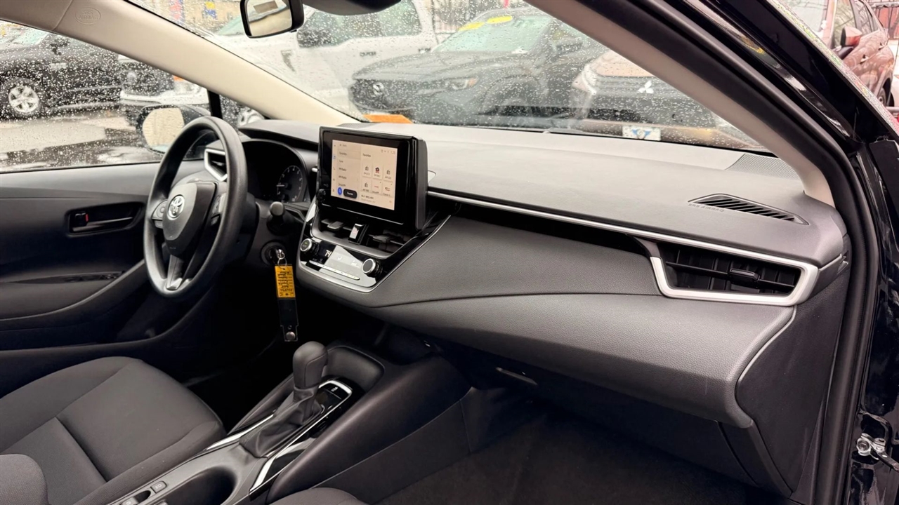 Toyota Corolla LE 2025