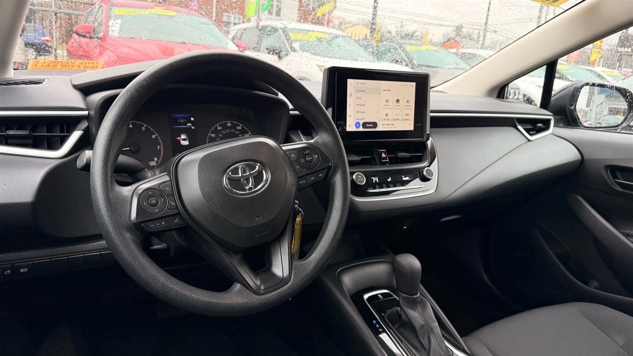 Toyota Corolla LE 2025