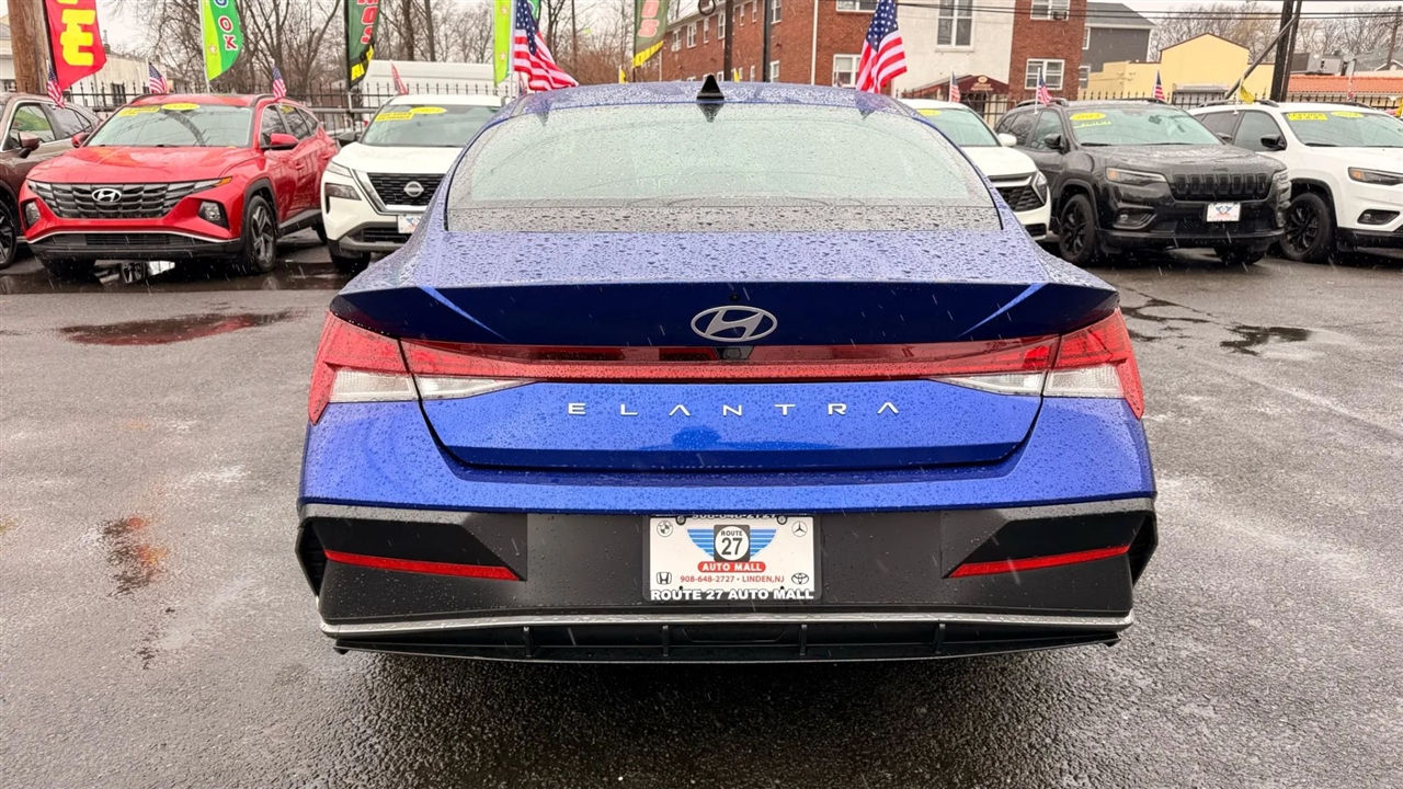 Hyundai Elantra SEL Convenience 2025