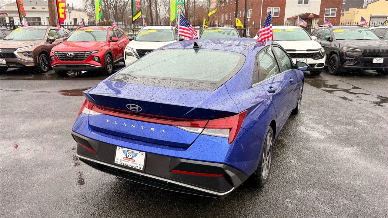 Hyundai Elantra SEL Convenience 2025