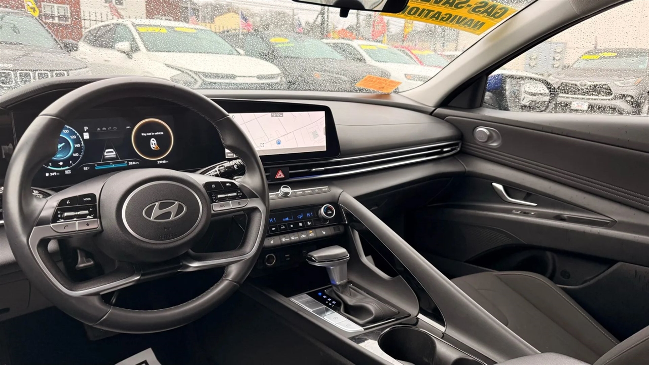Hyundai Elantra SEL Convenience 2025