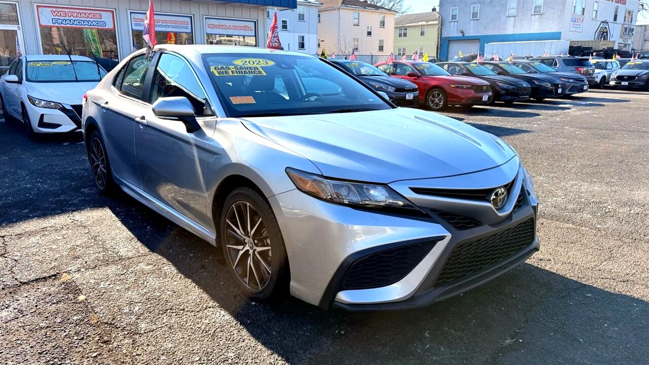Toyota Camry SE 2023