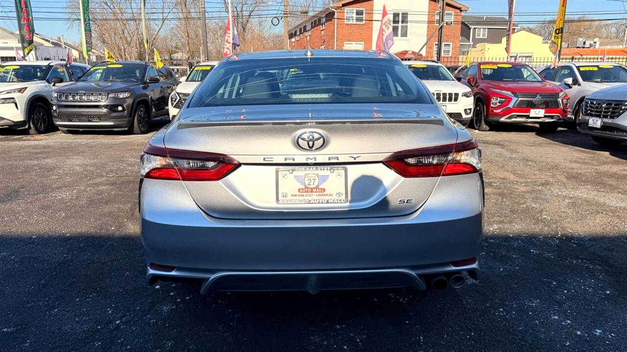 Toyota Camry SE 2023