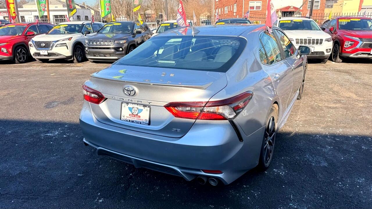 Toyota Camry SE 2023