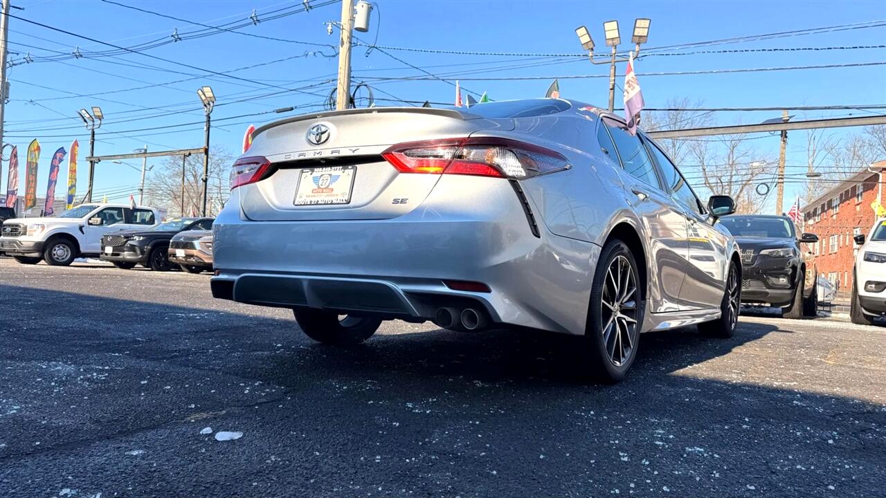 Toyota Camry SE 2023