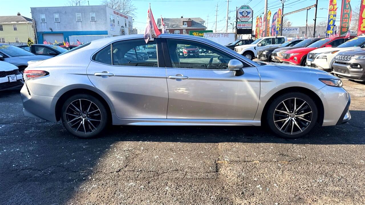 Toyota Camry SE 2023