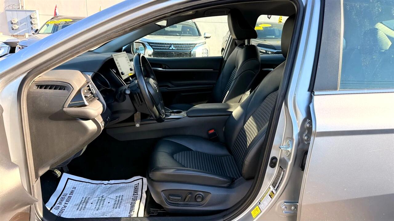 Toyota Camry SE 2023