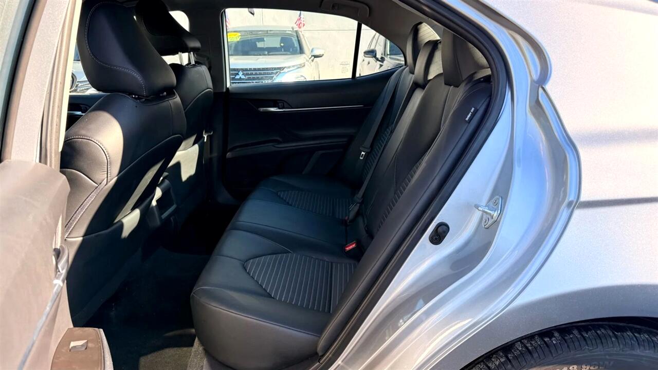 Toyota Camry SE 2023