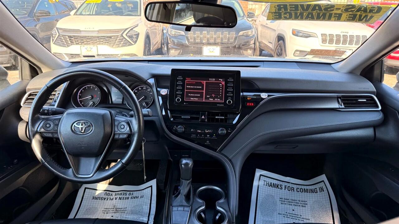 Toyota Camry SE 2023