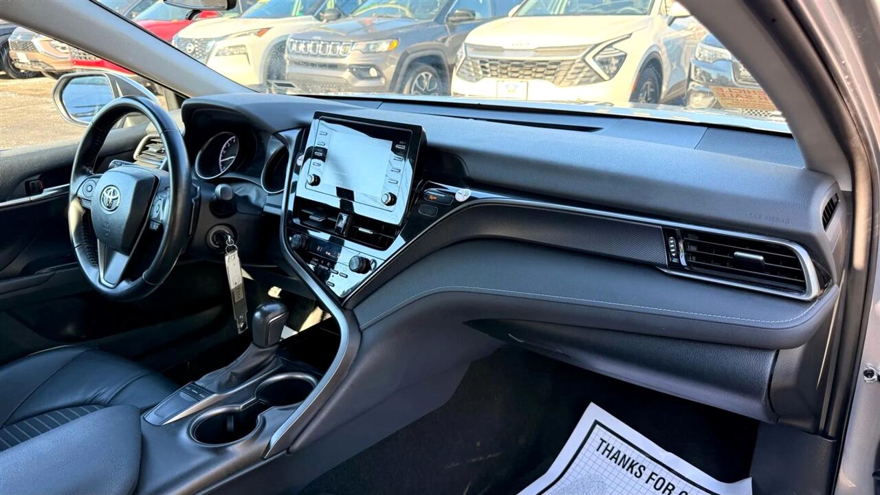 Toyota Camry SE 2023