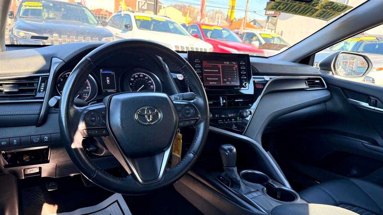 Toyota Camry SE 2023