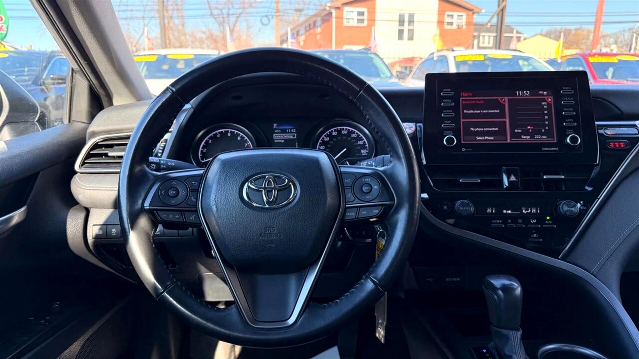 Toyota Camry SE 2023