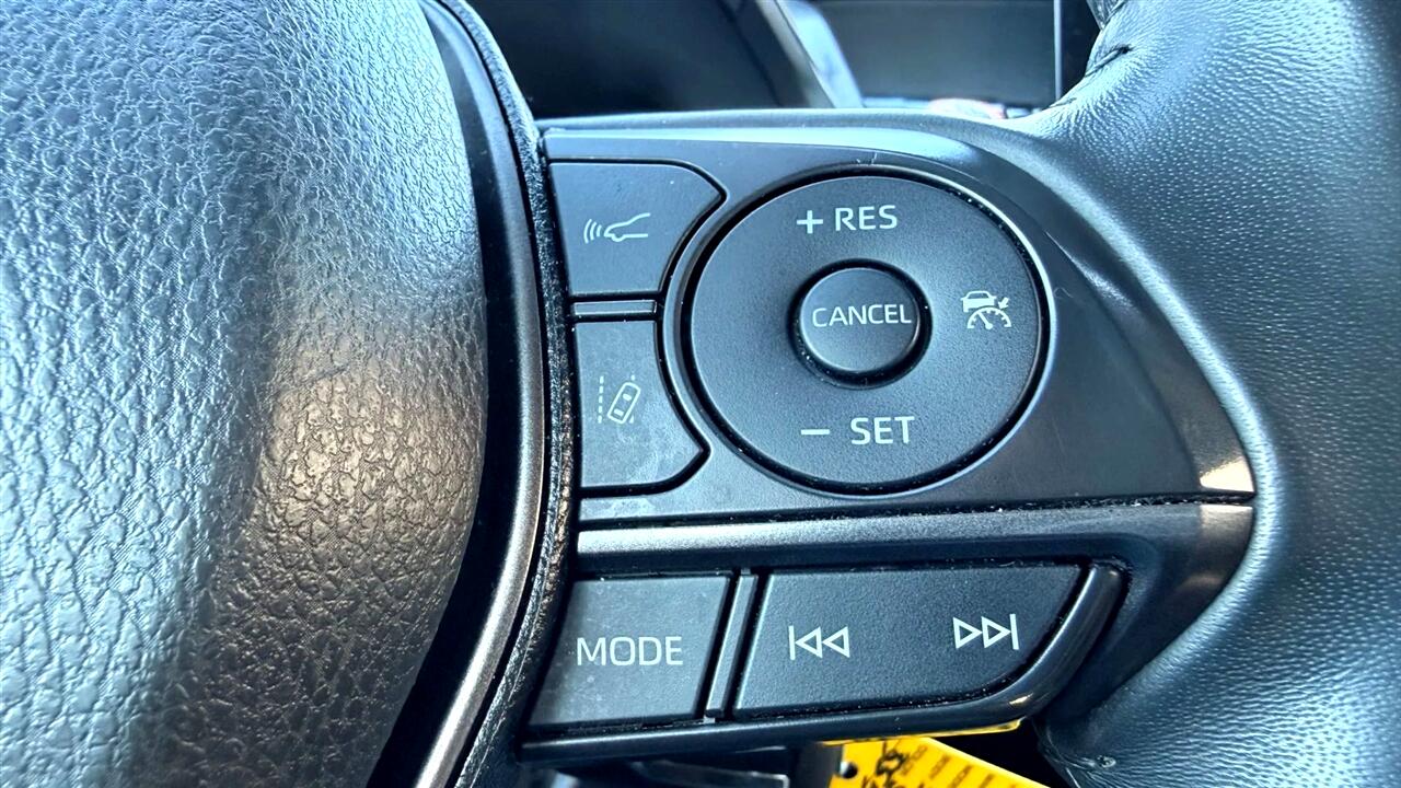 Toyota Camry SE 2023