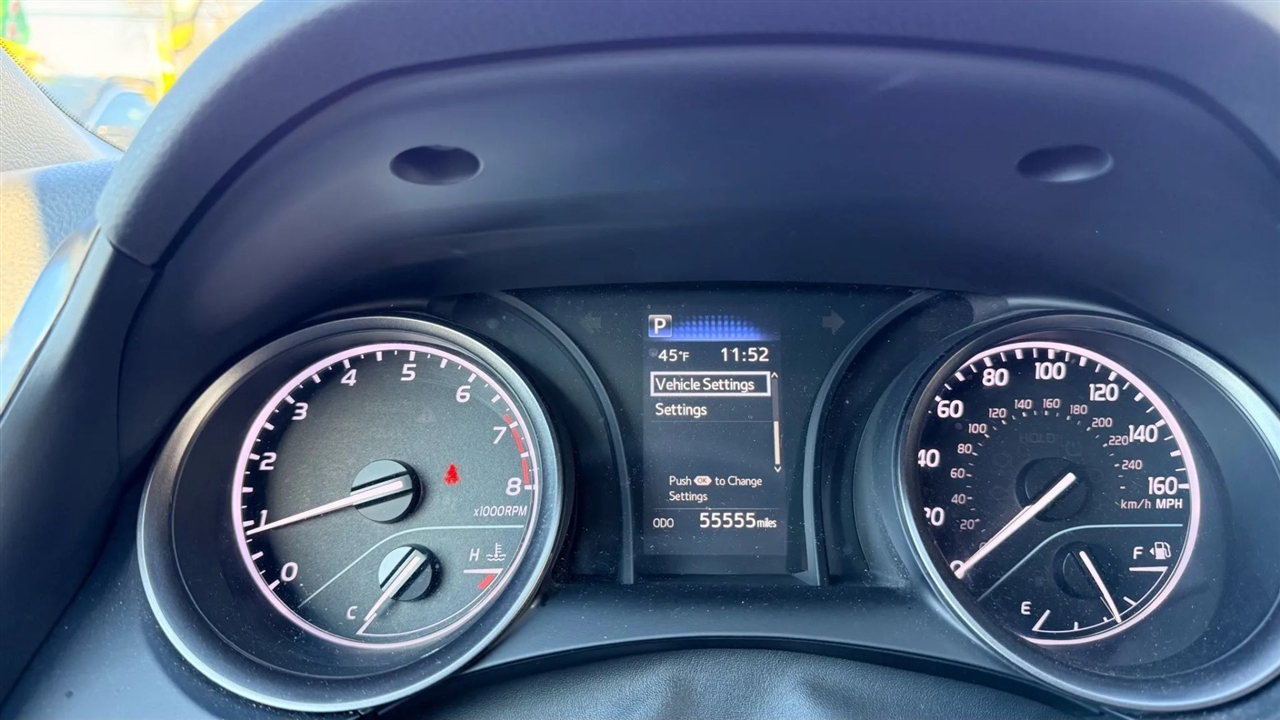 Toyota Camry SE 2023