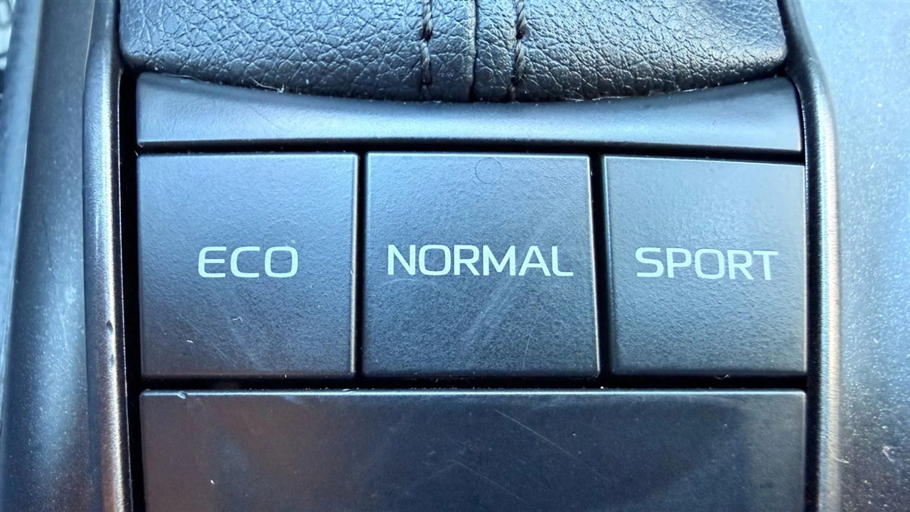 Toyota Camry SE 2023