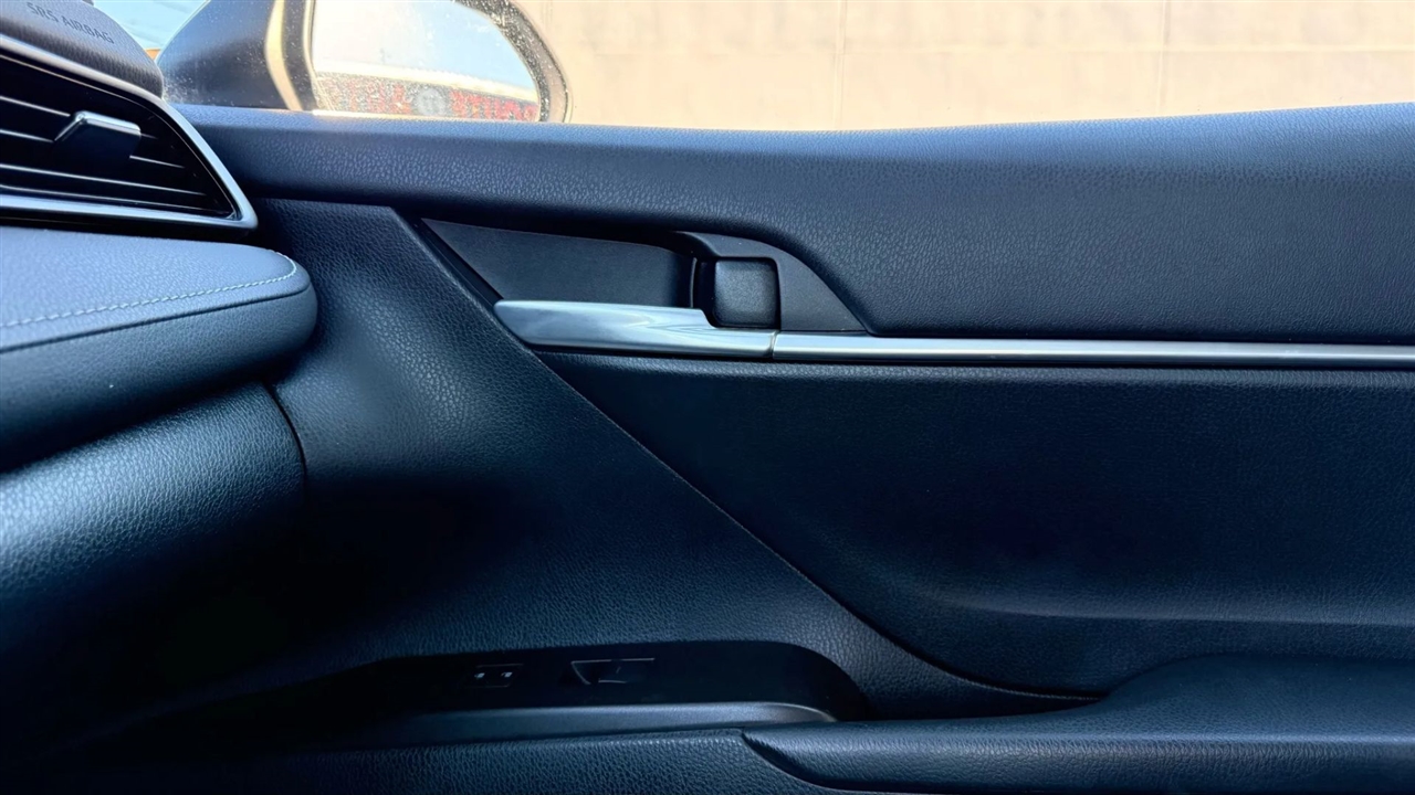 Toyota Camry SE 2023