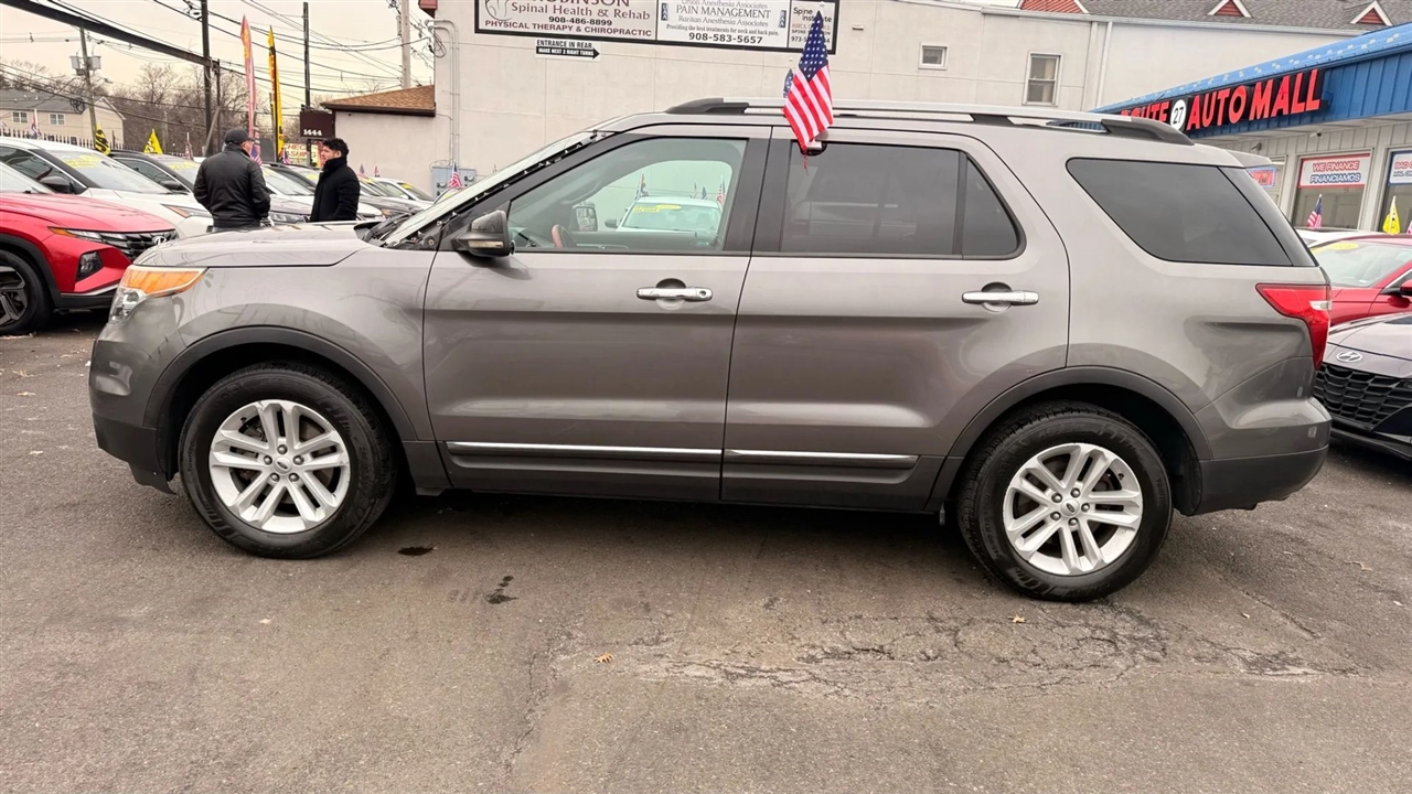 Ford Explorer XLT FWD 2012