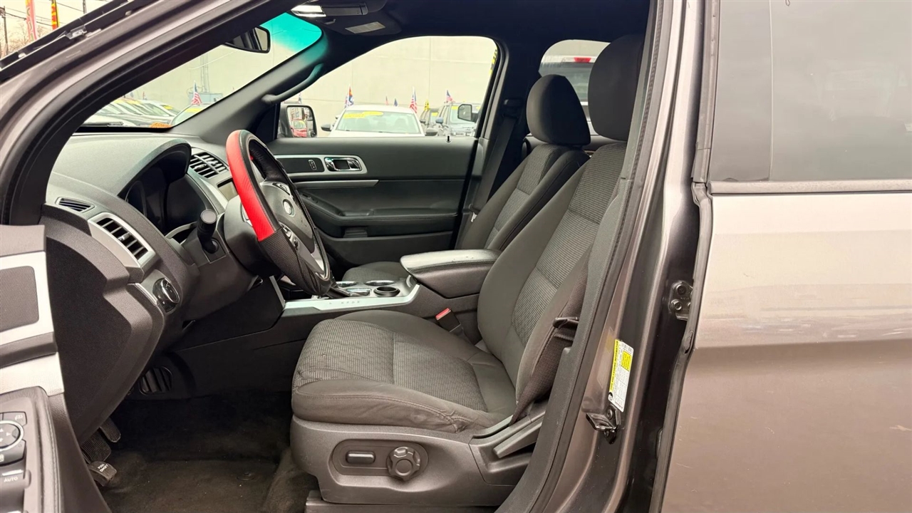 Ford Explorer XLT FWD 2012