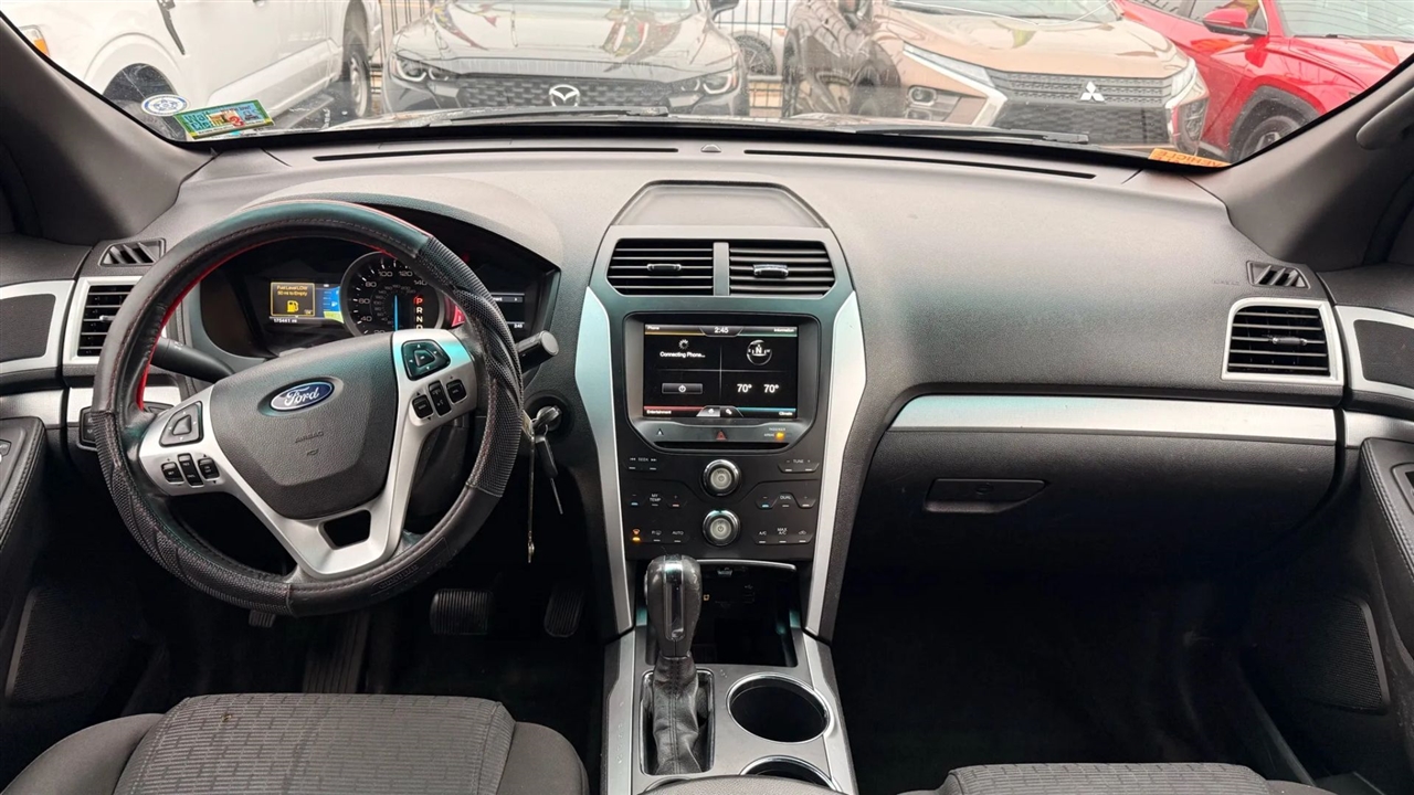 Ford Explorer XLT FWD 2012