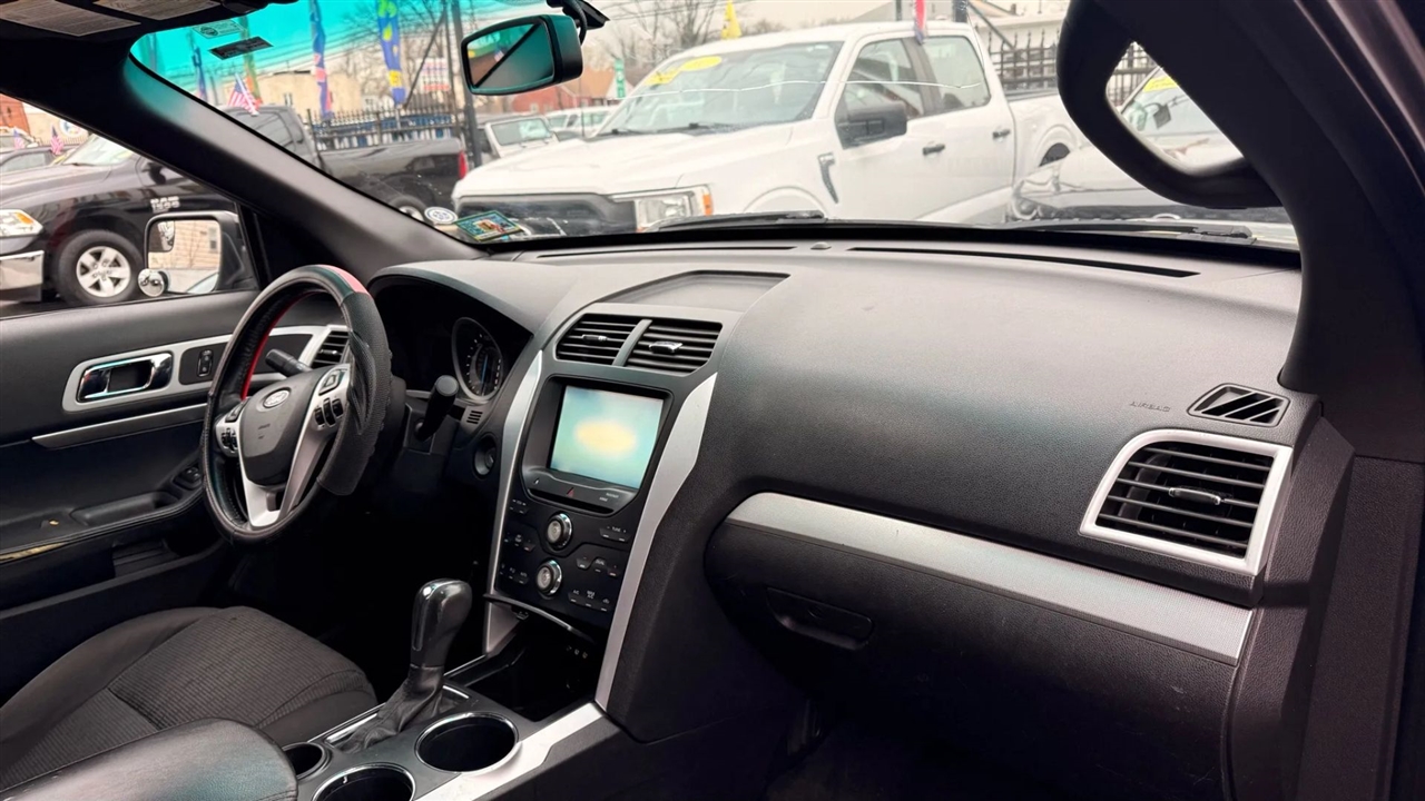 Ford Explorer XLT FWD 2012