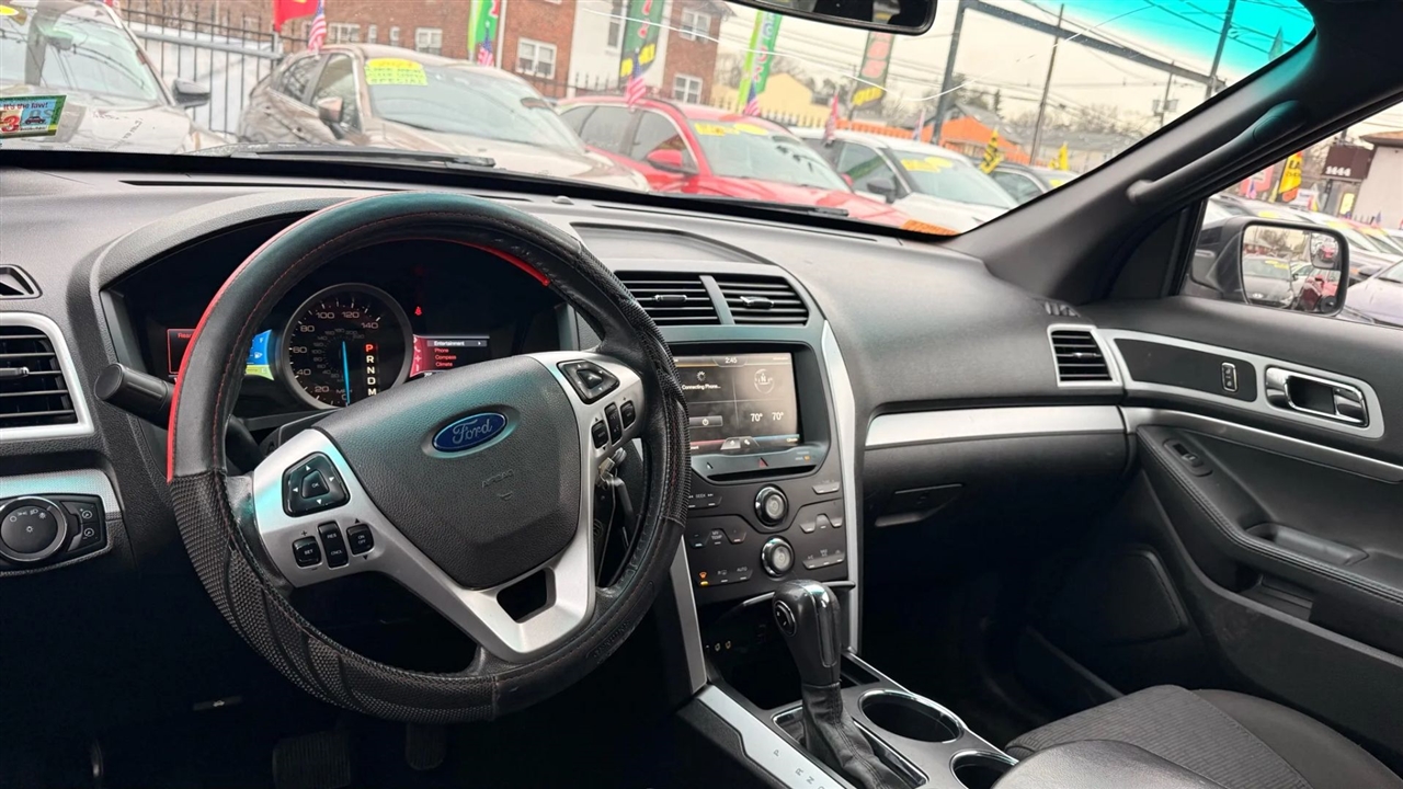 Ford Explorer XLT FWD 2012