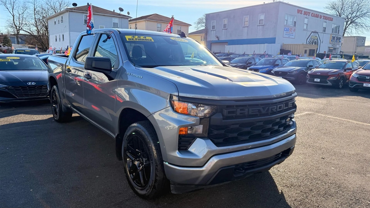 Chevrolet Silverado 1500 Custom Crew Cab 4WD 2023