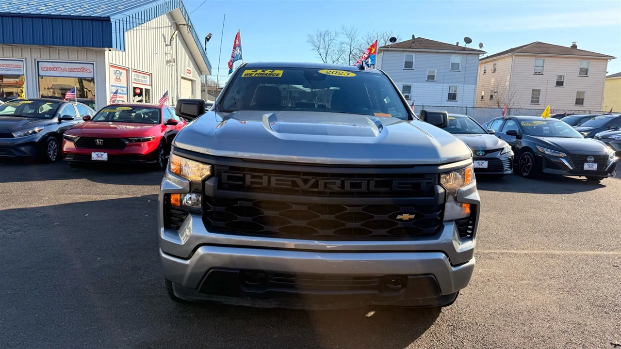 Chevrolet Silverado 1500 Custom Crew Cab 4WD 2023