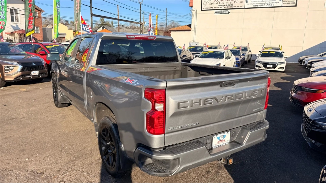 Chevrolet Silverado 1500 Custom Crew Cab 4WD 2023