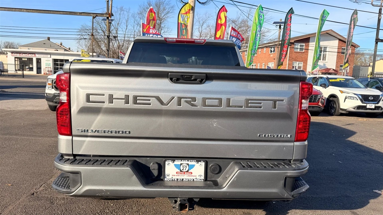 Chevrolet Silverado 1500 Custom Crew Cab 4WD 2023