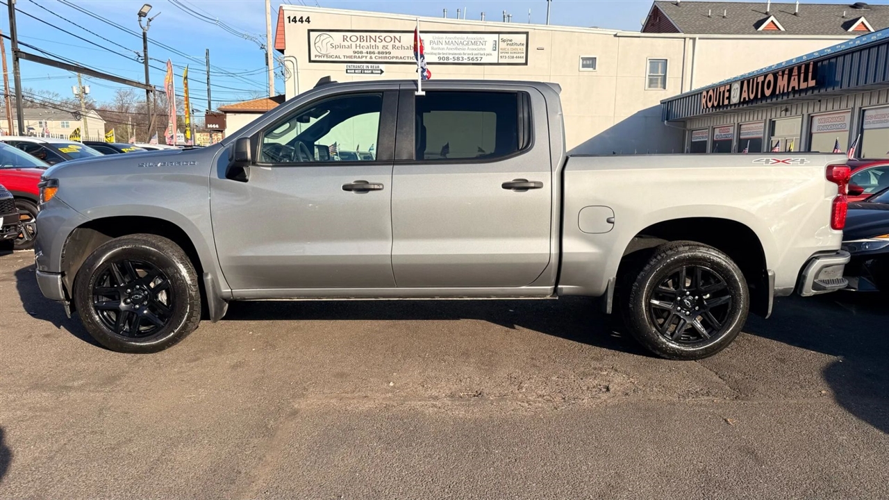 Chevrolet Silverado 1500 Custom Crew Cab 4WD 2023