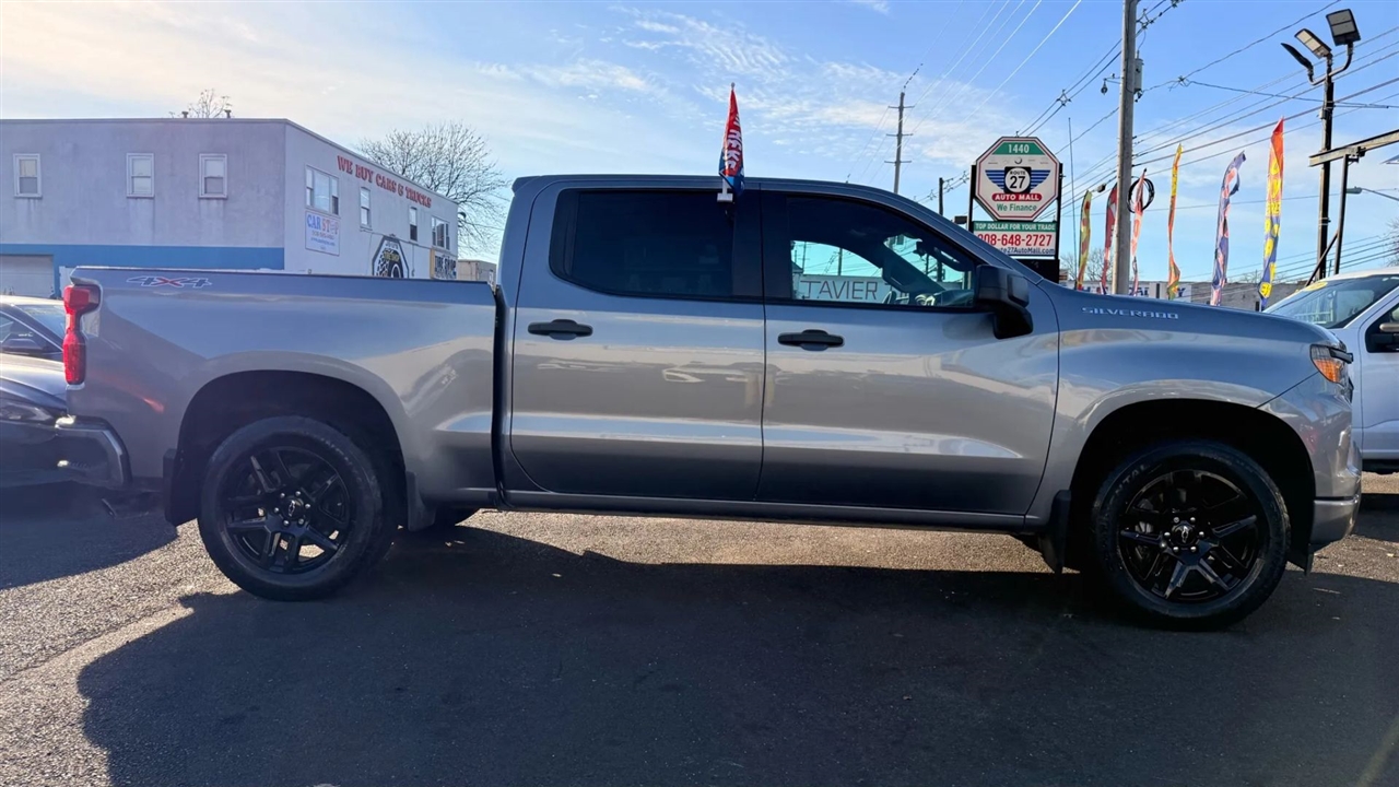 Chevrolet Silverado 1500 Custom Crew Cab 4WD 2023