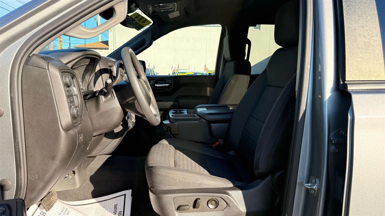 Chevrolet Silverado 1500 Custom Crew Cab 4WD 2023