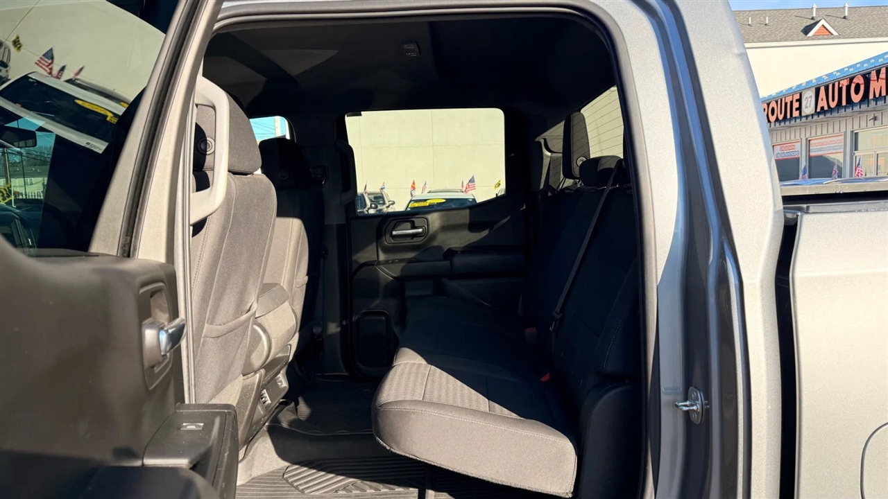 Chevrolet Silverado 1500 Custom Crew Cab 4WD 2023