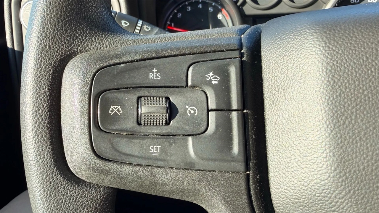 Chevrolet Silverado 1500 Custom Crew Cab 4WD 2023