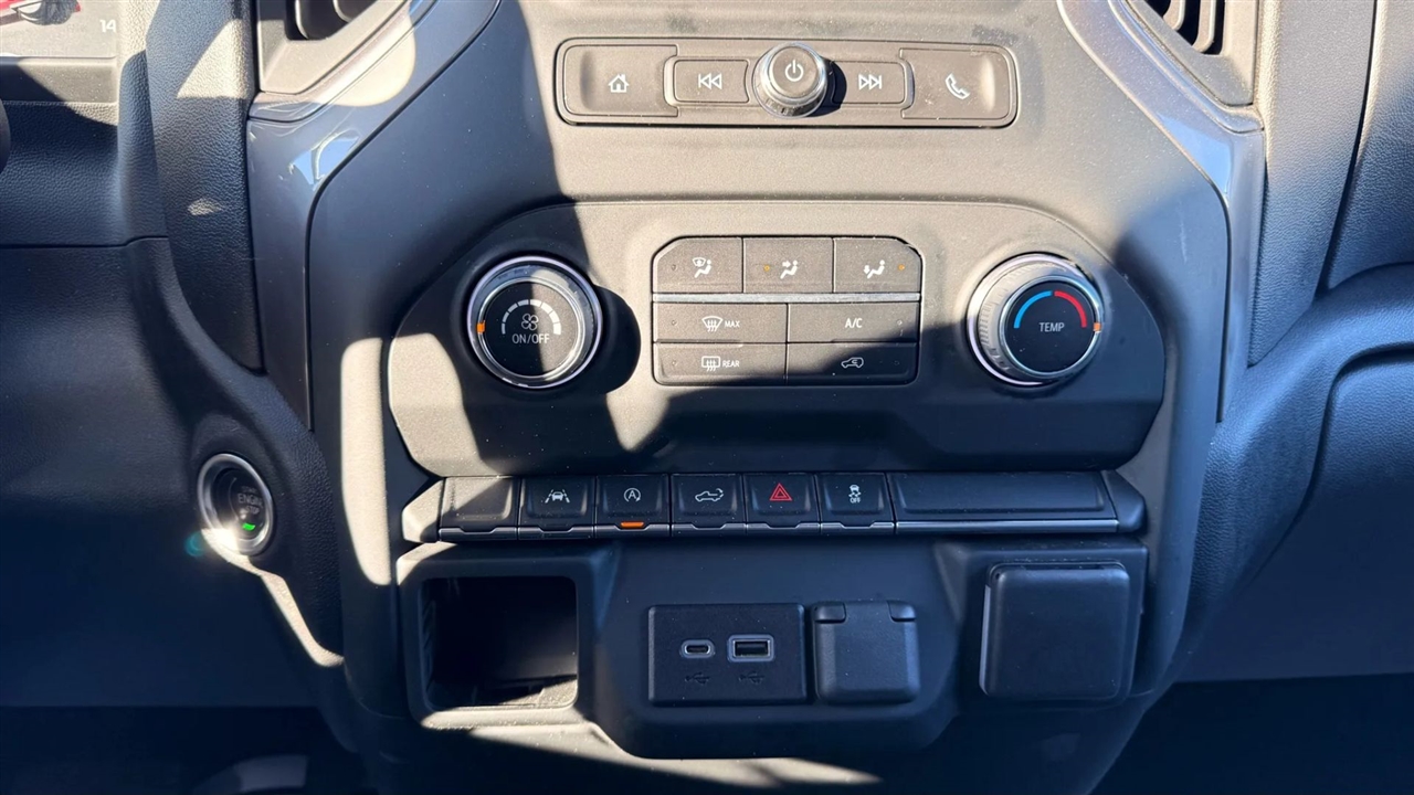 Chevrolet Silverado 1500 Custom Crew Cab 4WD 2023