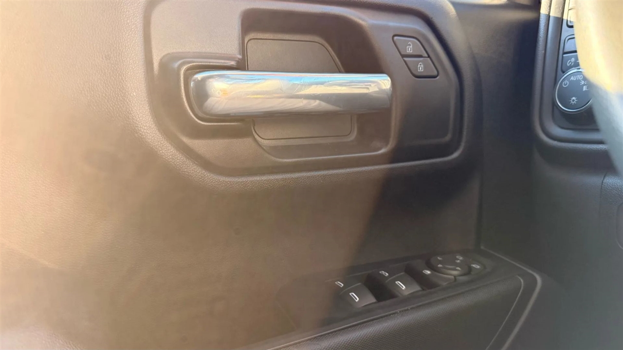 Chevrolet Silverado 1500 Custom Crew Cab 4WD 2023