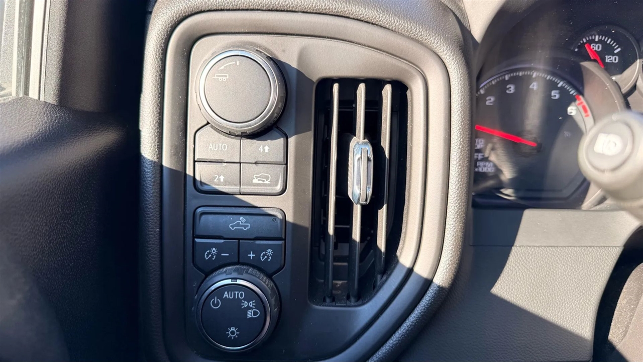 Chevrolet Silverado 1500 Custom Crew Cab 4WD 2023