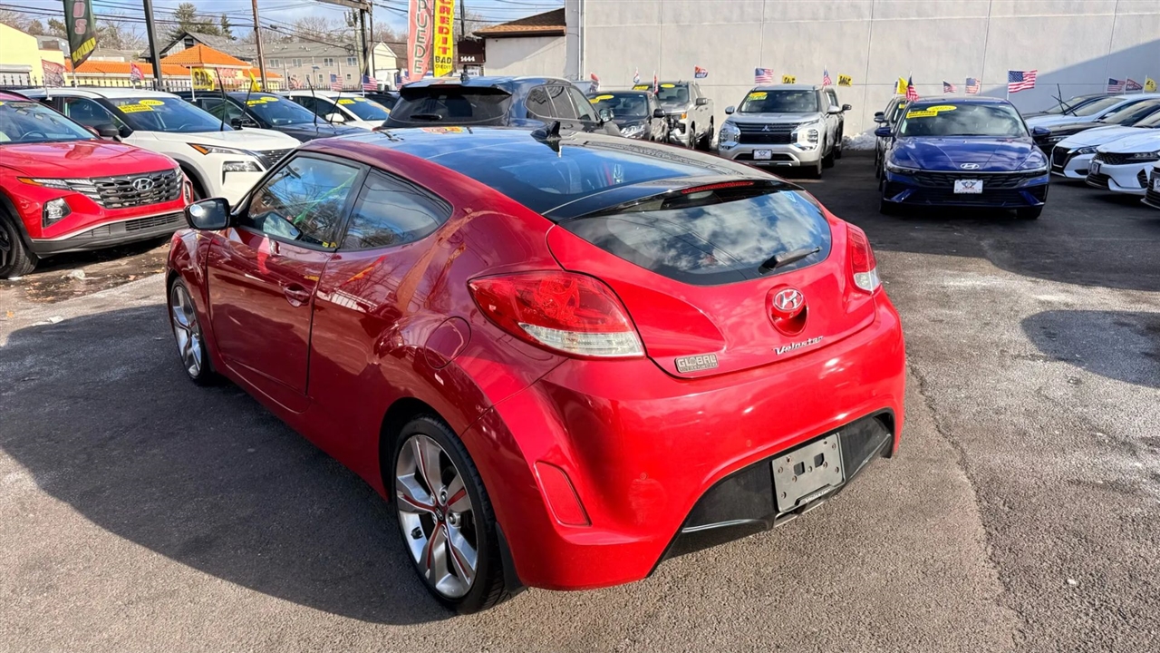 Hyundai Veloster Base 2013