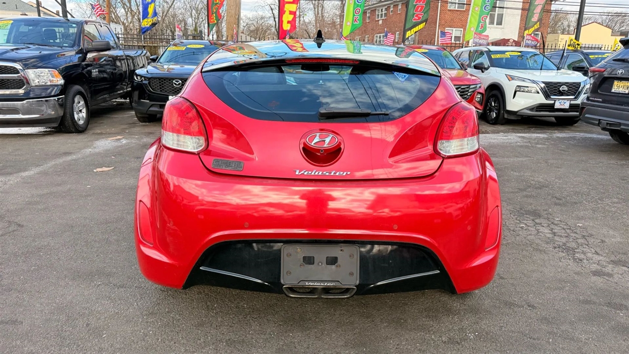 Hyundai Veloster Base 2013