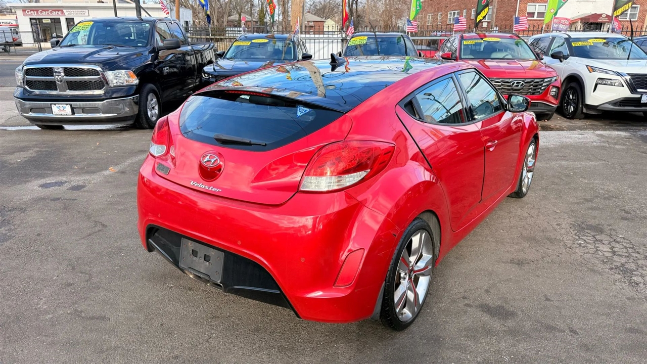 Hyundai Veloster Base 2013